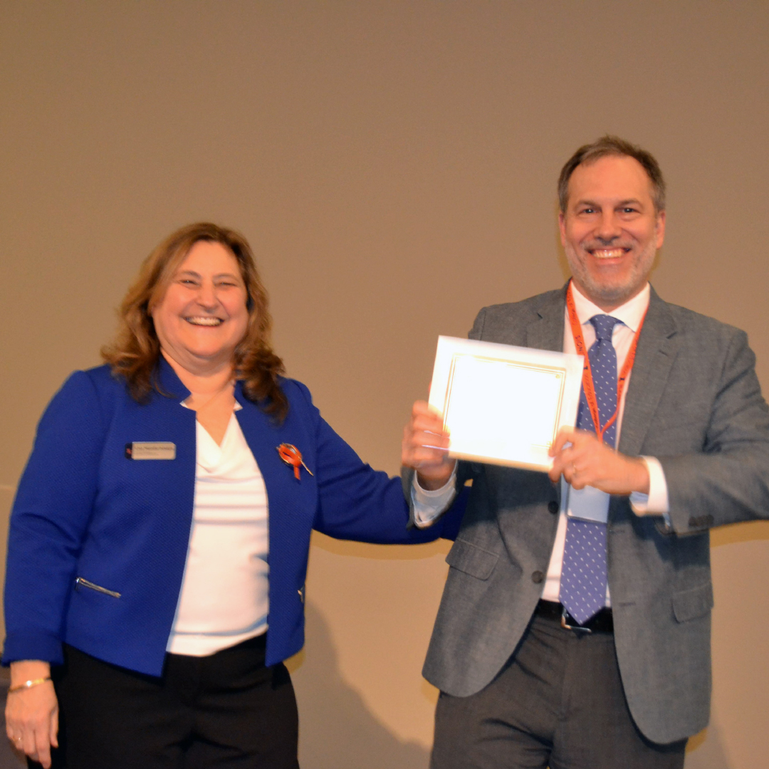 Christopher Higgins accepting Honorary James Scholar Award