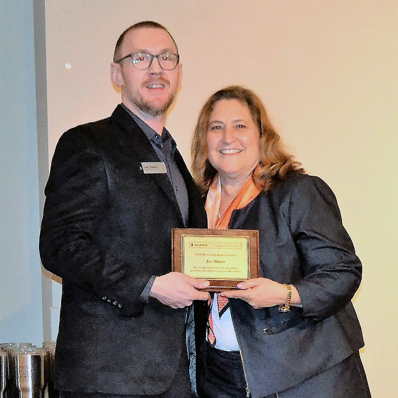 Jay-Mann-2018 Jay Mann accepts award.