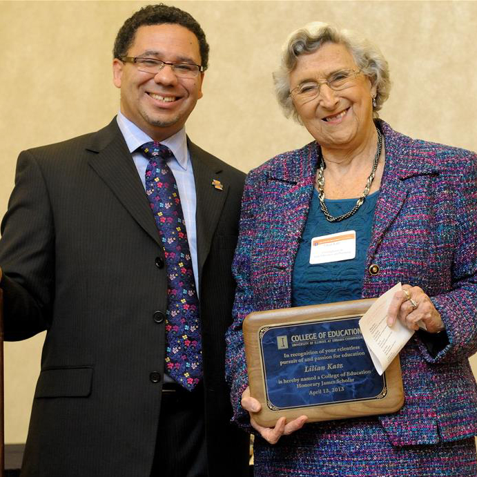 Lillian Katz accepting the James Scholar Award