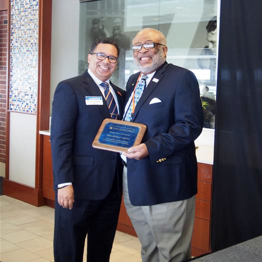 Michael Jeffries accepts the James Scholar Award