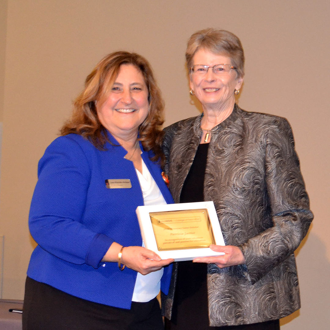 Patricia Justice accepting Honorary James Scholar Award